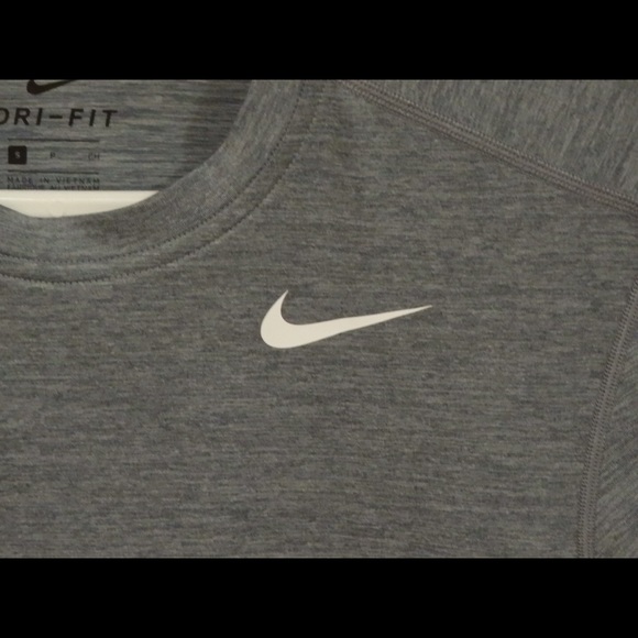 Nike gray t-shirt Size: Small - Picture 4 of 5
